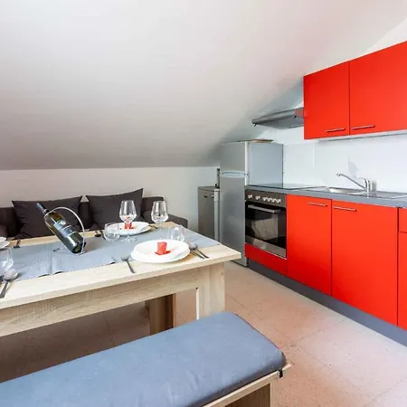 Apartment In 5610 Grizane-Belgrad